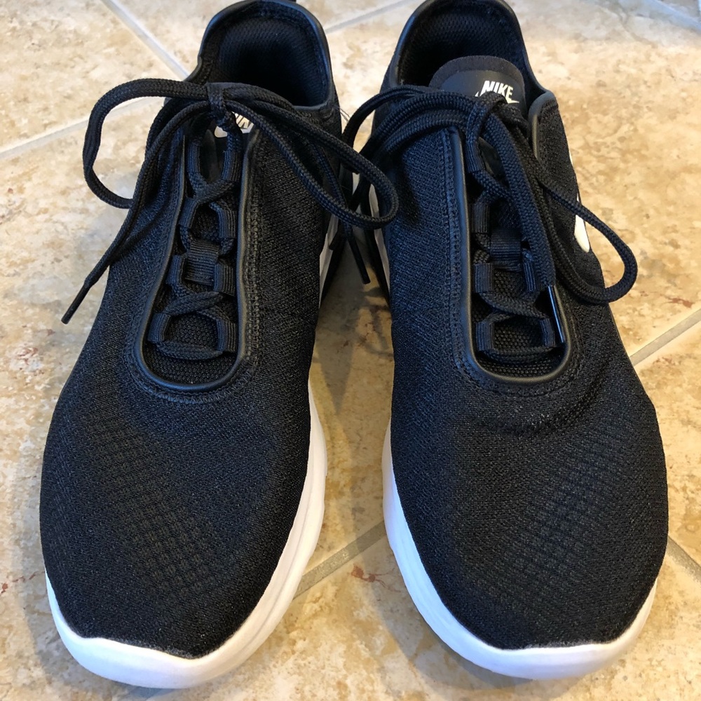 Women’s 8.5 Nike Air A00352-007 Sneakers
